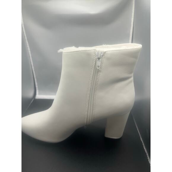 New Women’s White Ankle Boots – Size 8 - Picture 3 of 3